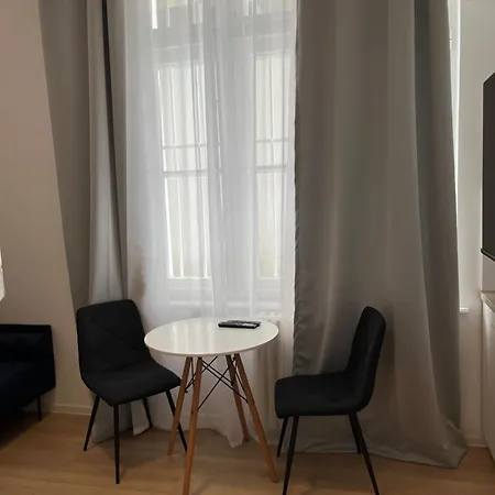 Mina Luxury 1 *